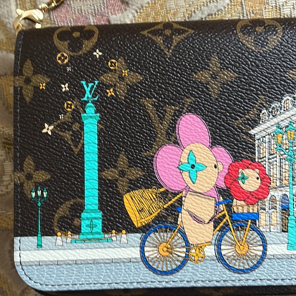 Louis Vuitton 2022 Limited addition pochette - Picture 6 of 9